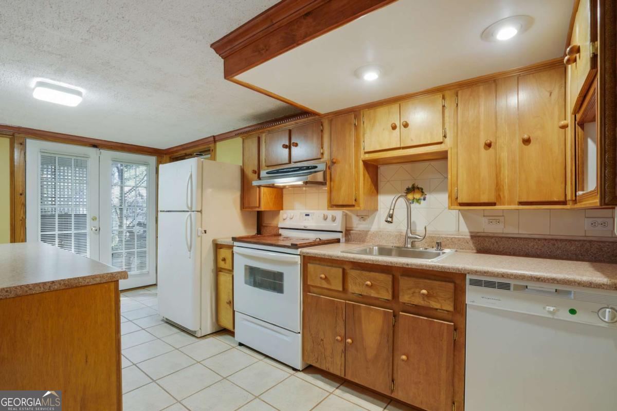 2592 Valley Stream Drive