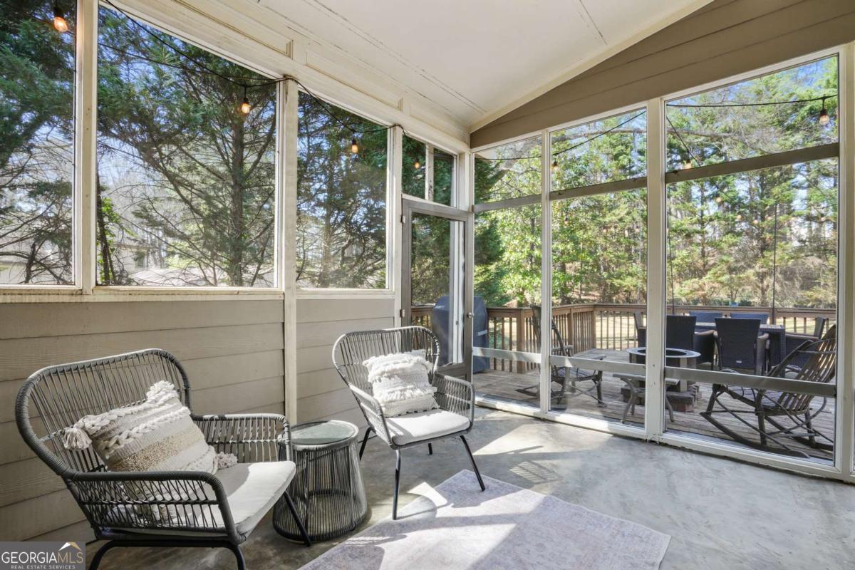 2592 Valley Stream Drive