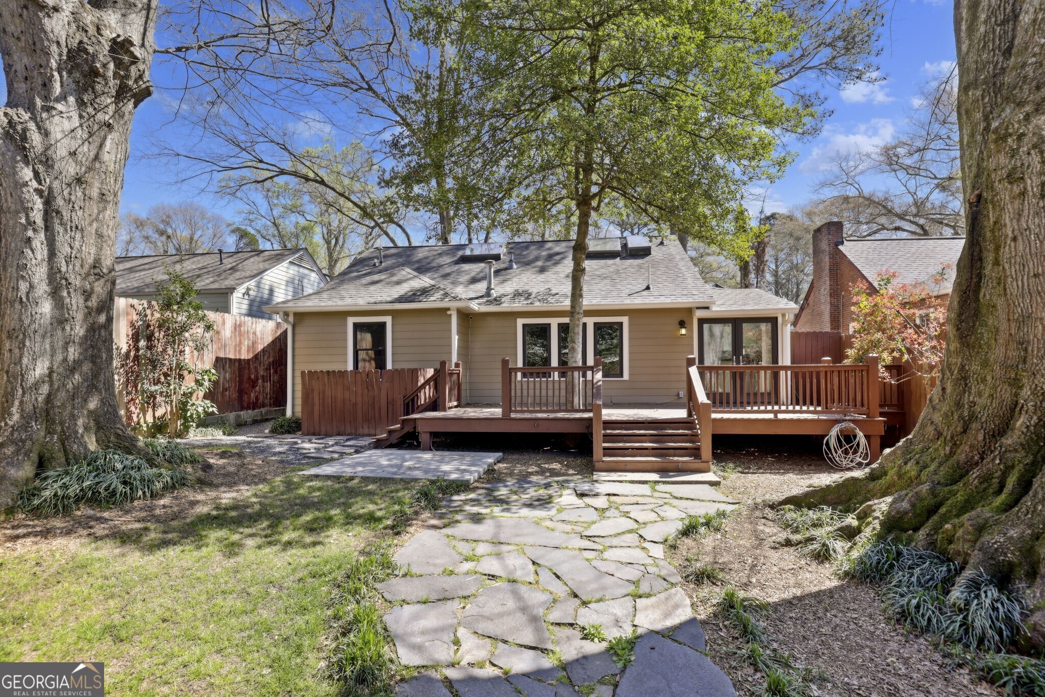 156 Sisson Avenue NE