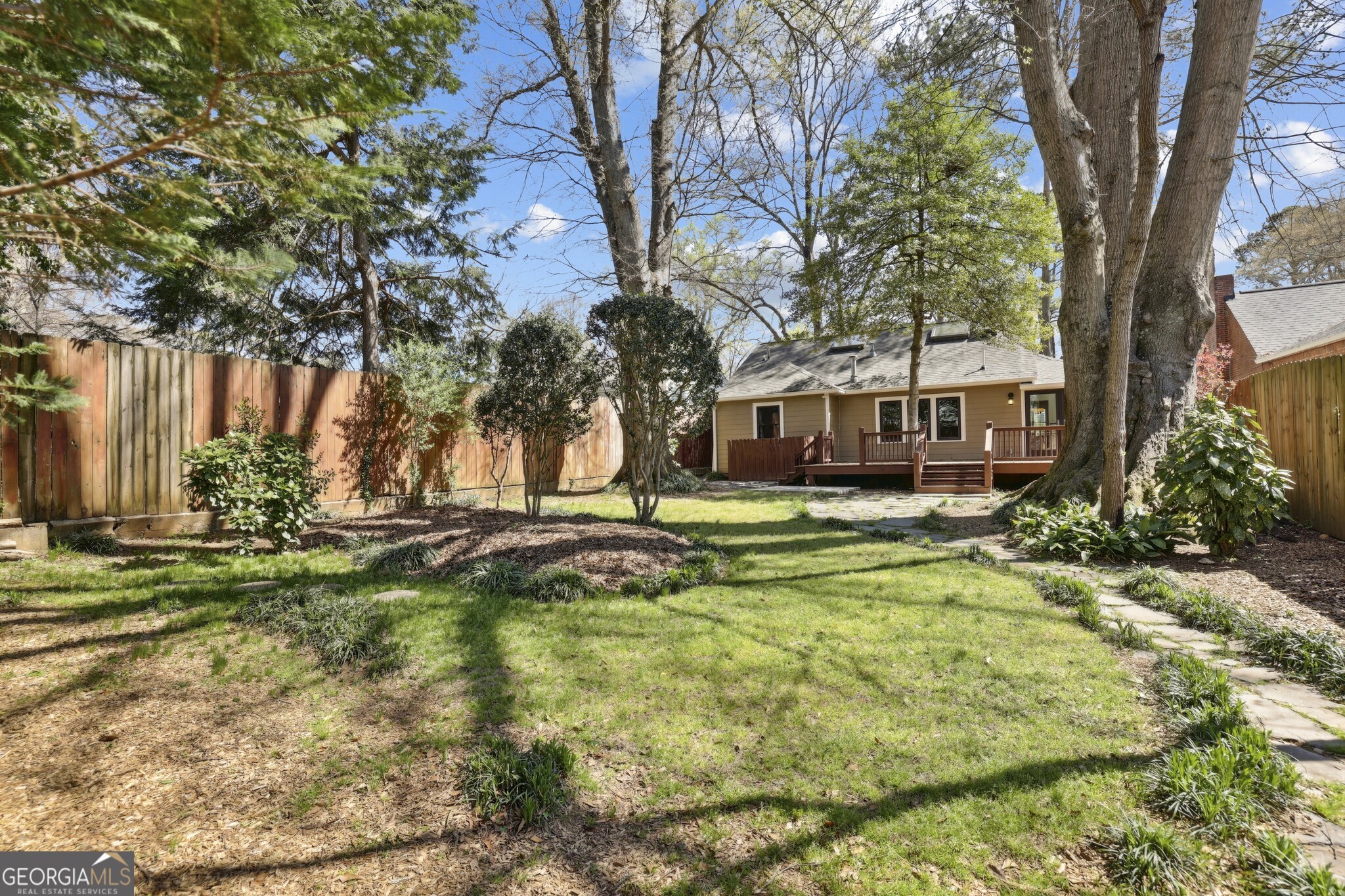 156 Sisson Avenue NE