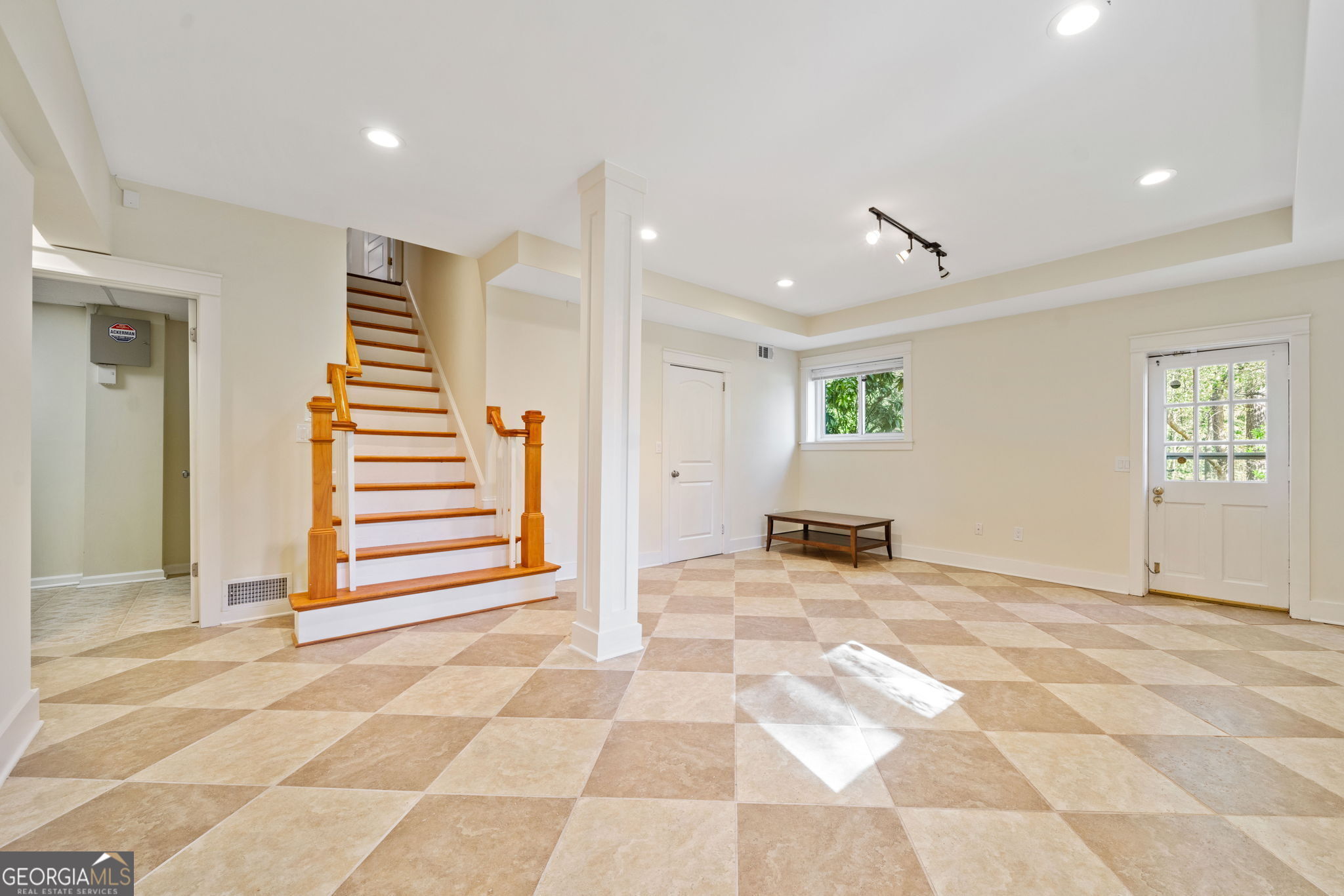 2100 Fairwood Lane NE