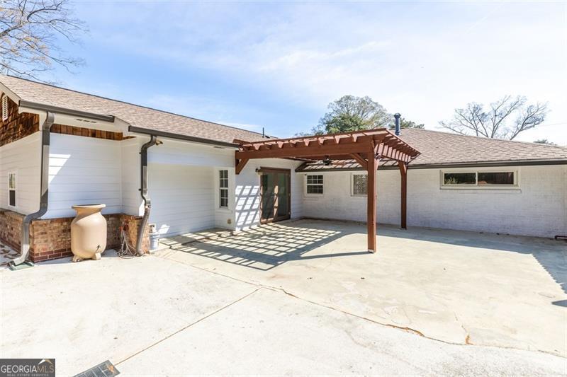 549 BLAKE Avenue