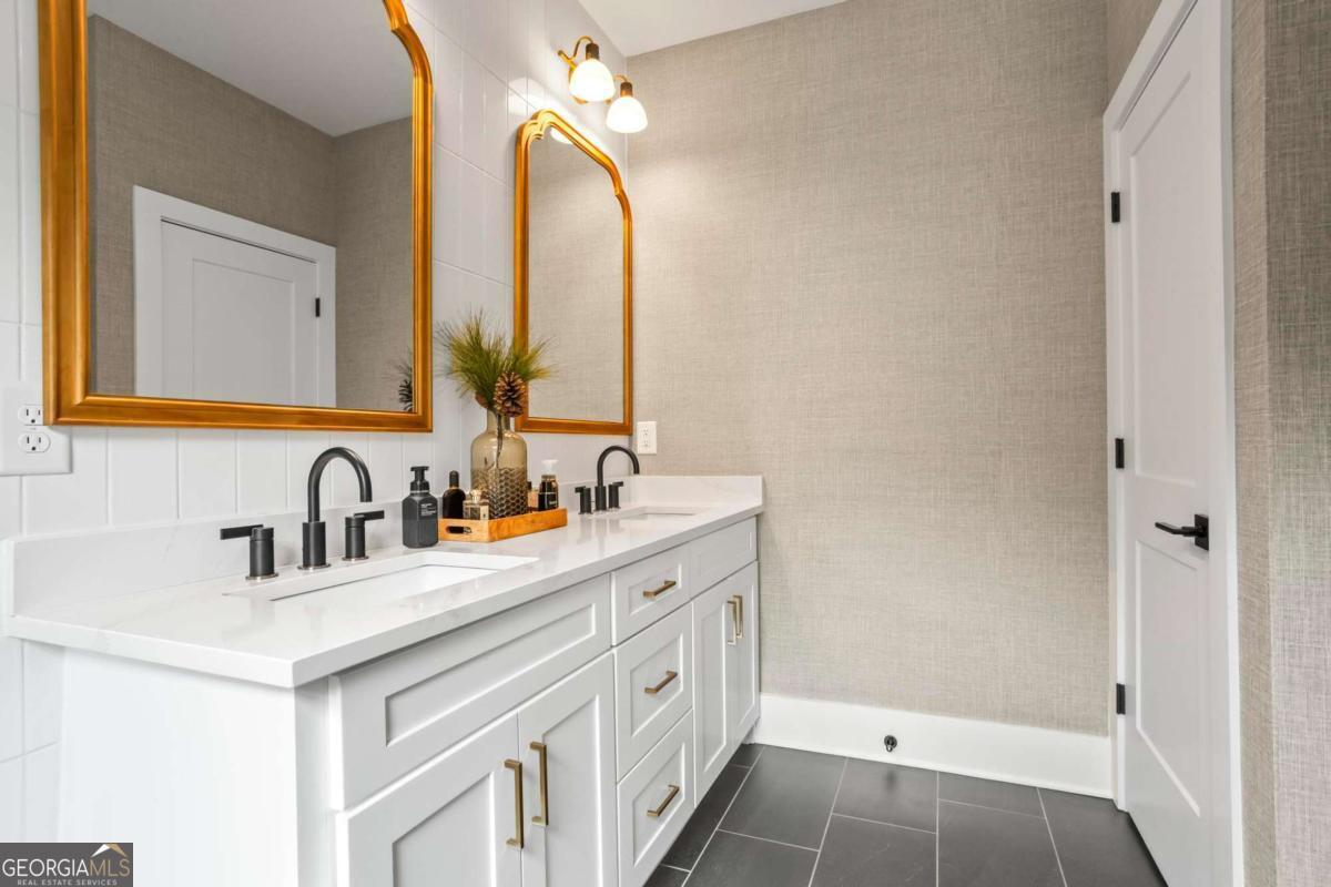 60 Walthall Street NE # B