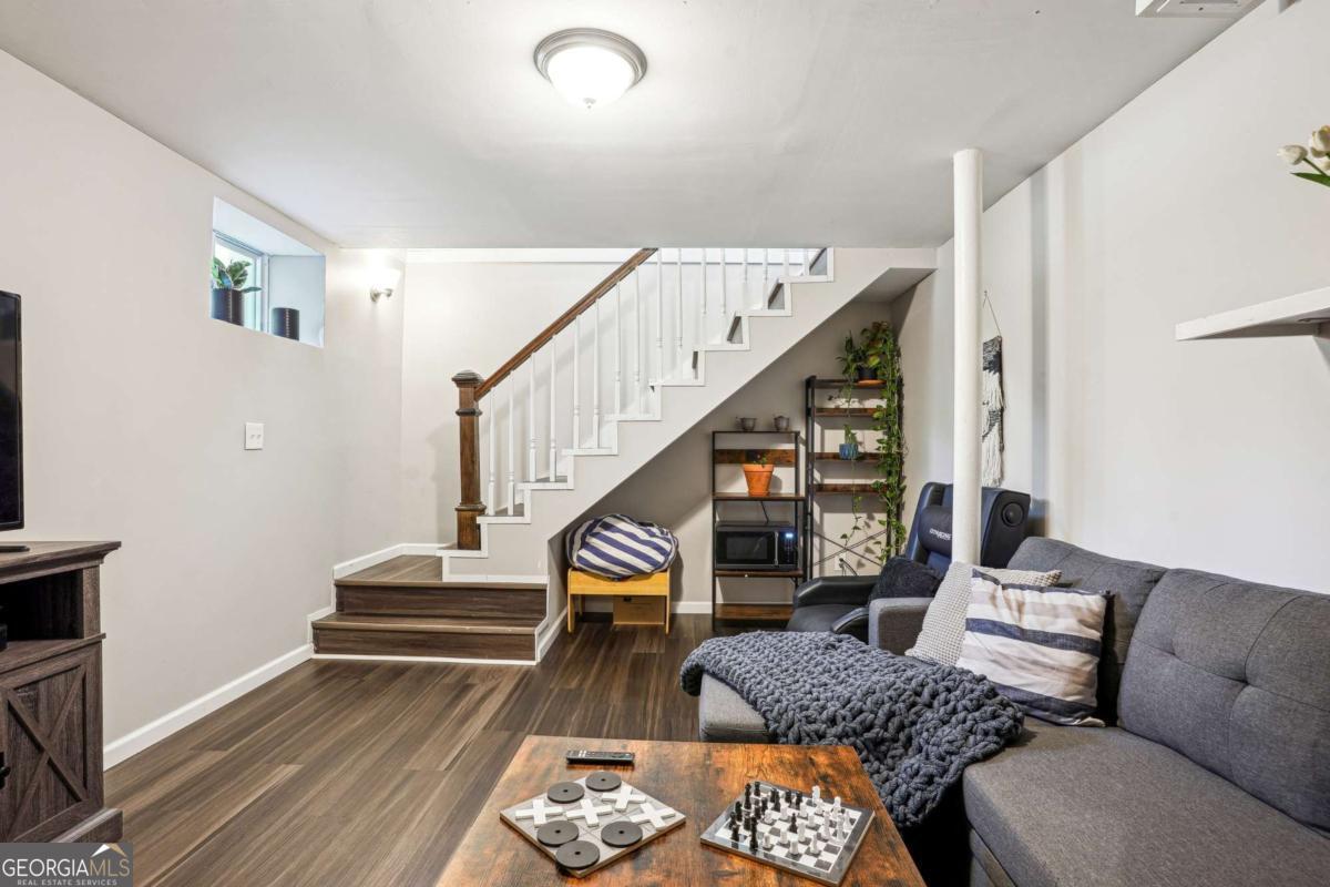 877 Lee Andrews Avenue SE