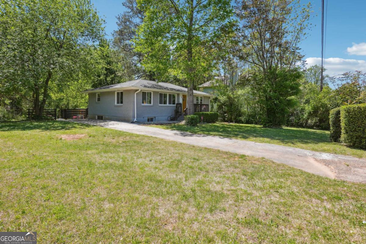 877 Lee Andrews Avenue SE