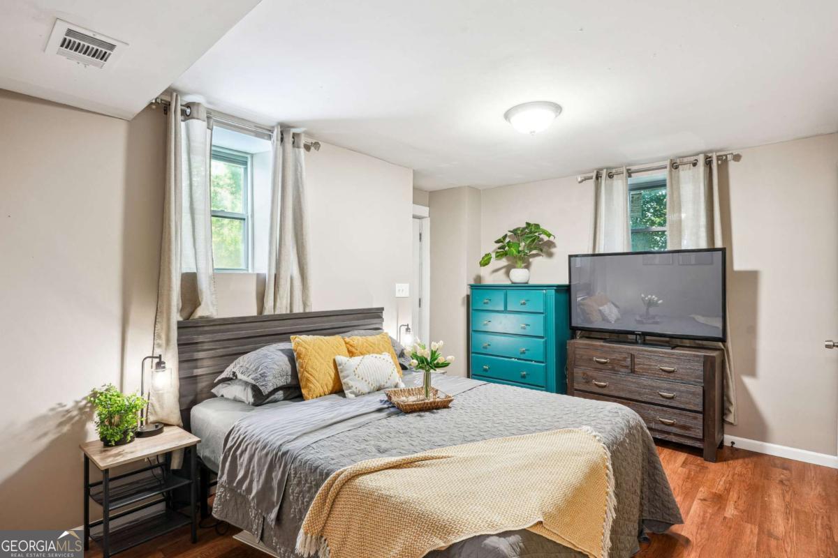 877 Lee Andrews Avenue SE