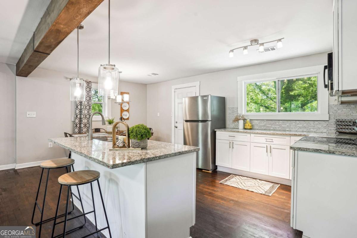 877 Lee Andrews Avenue SE