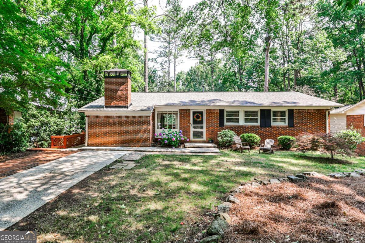 1082 Greenbriar Circle