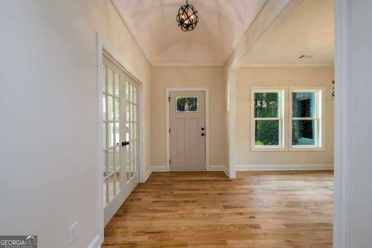 387 Hillside Drive SW