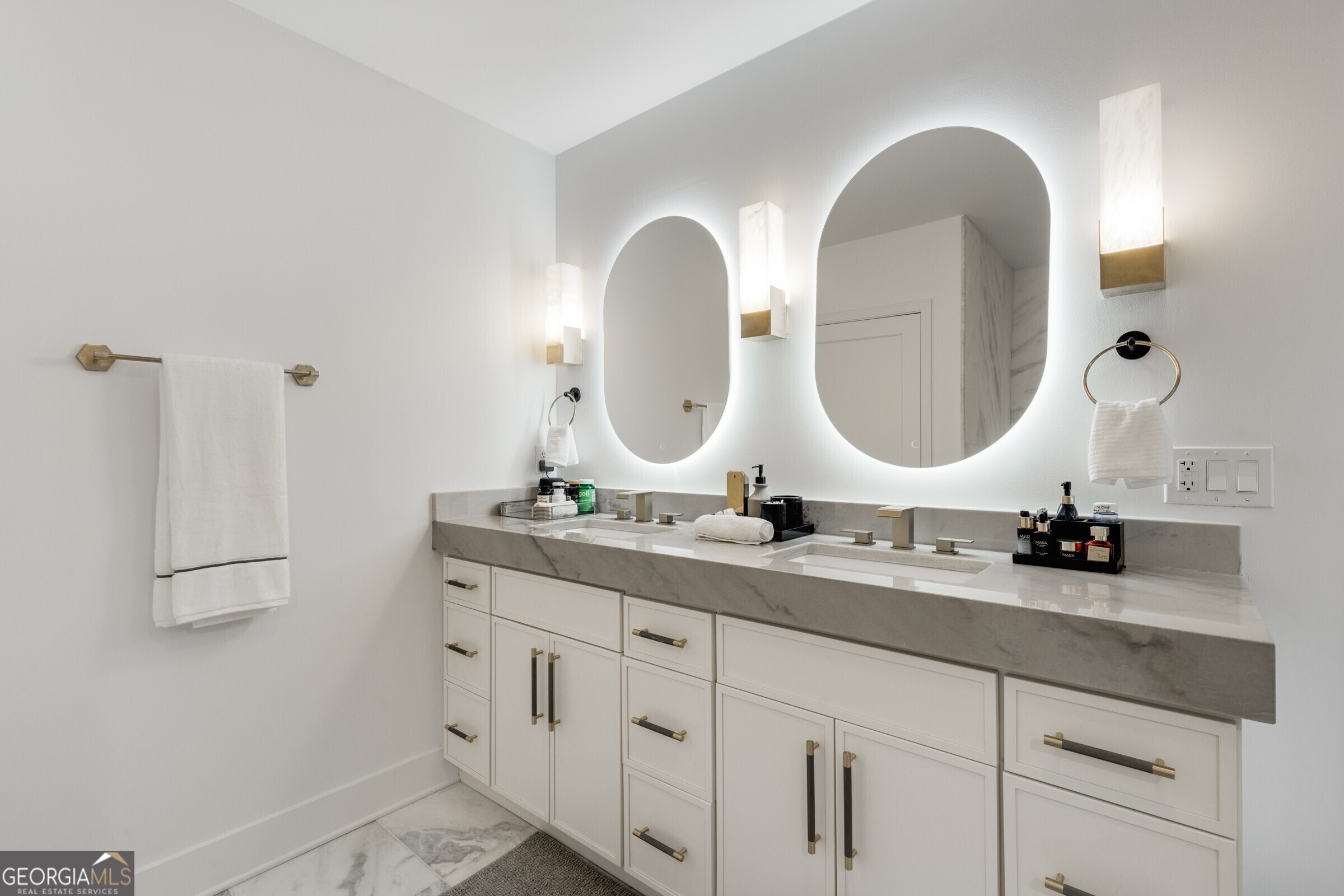 2795 Peachtree Road # 1305