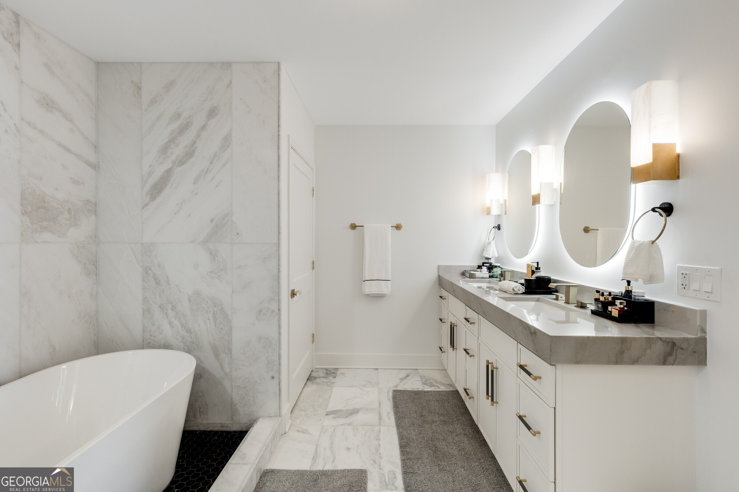 2795 Peachtree Road # 1305