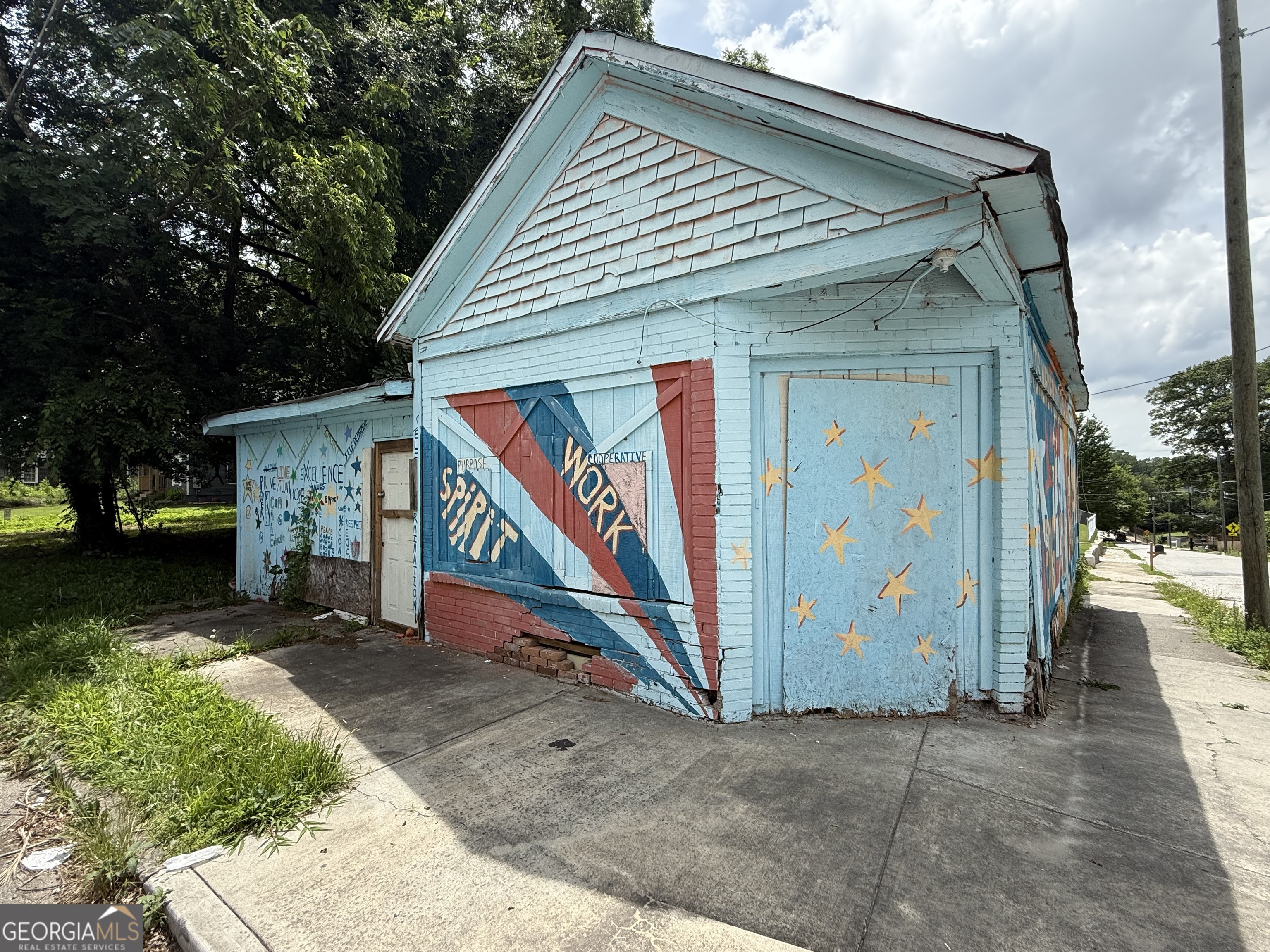 562 English Avenue NW