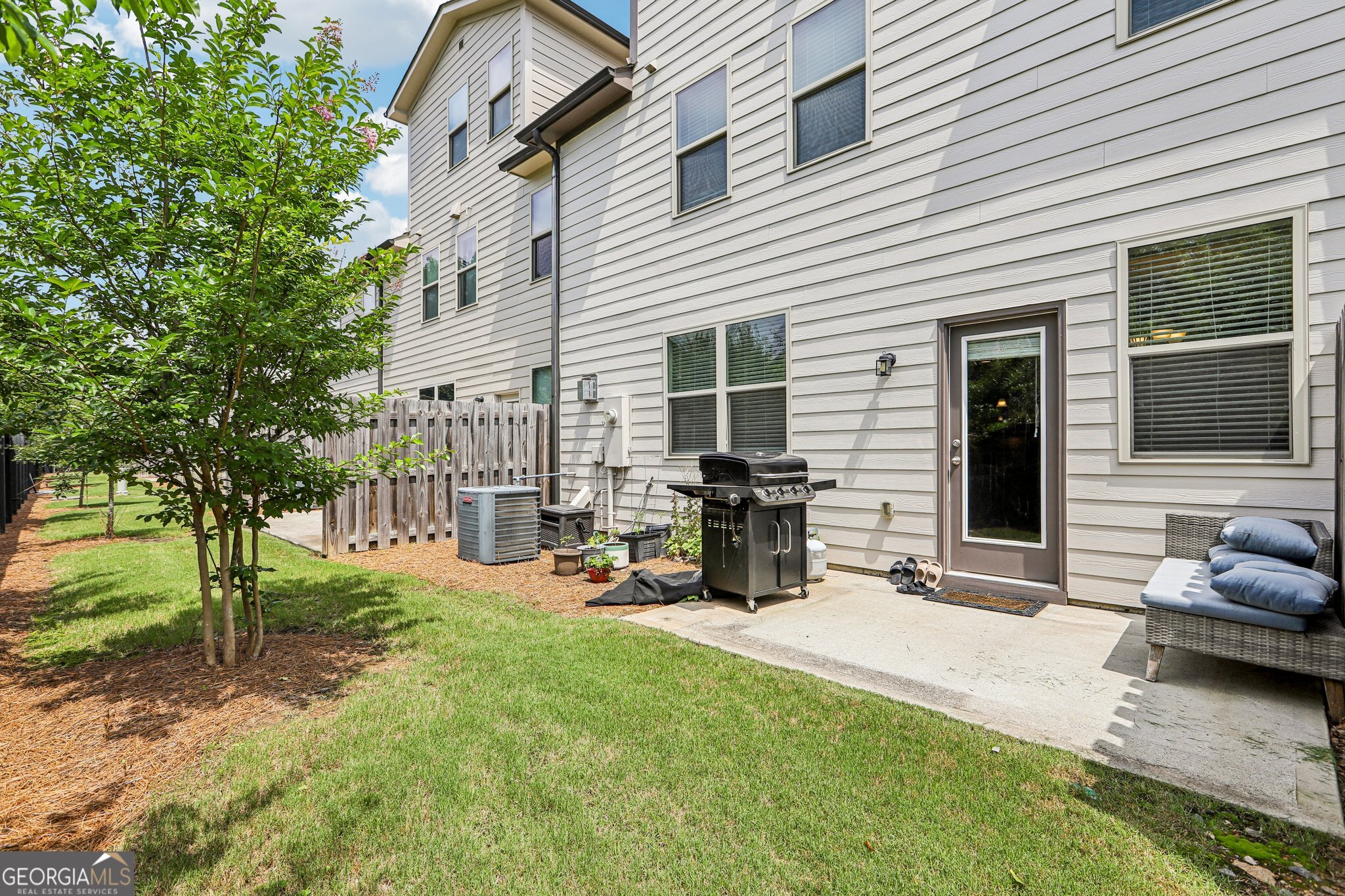 8215 Harlond Way