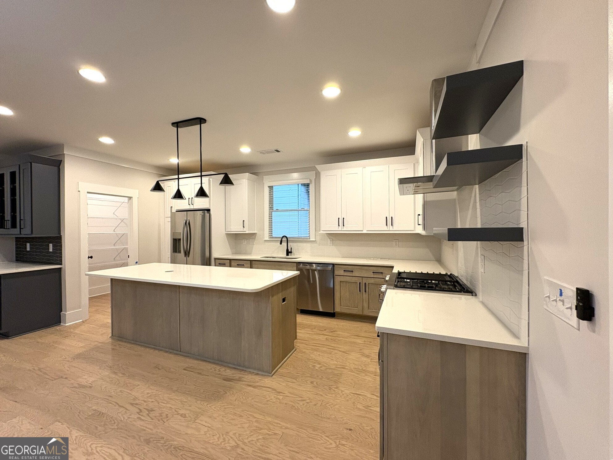 511 Casanova Street SE