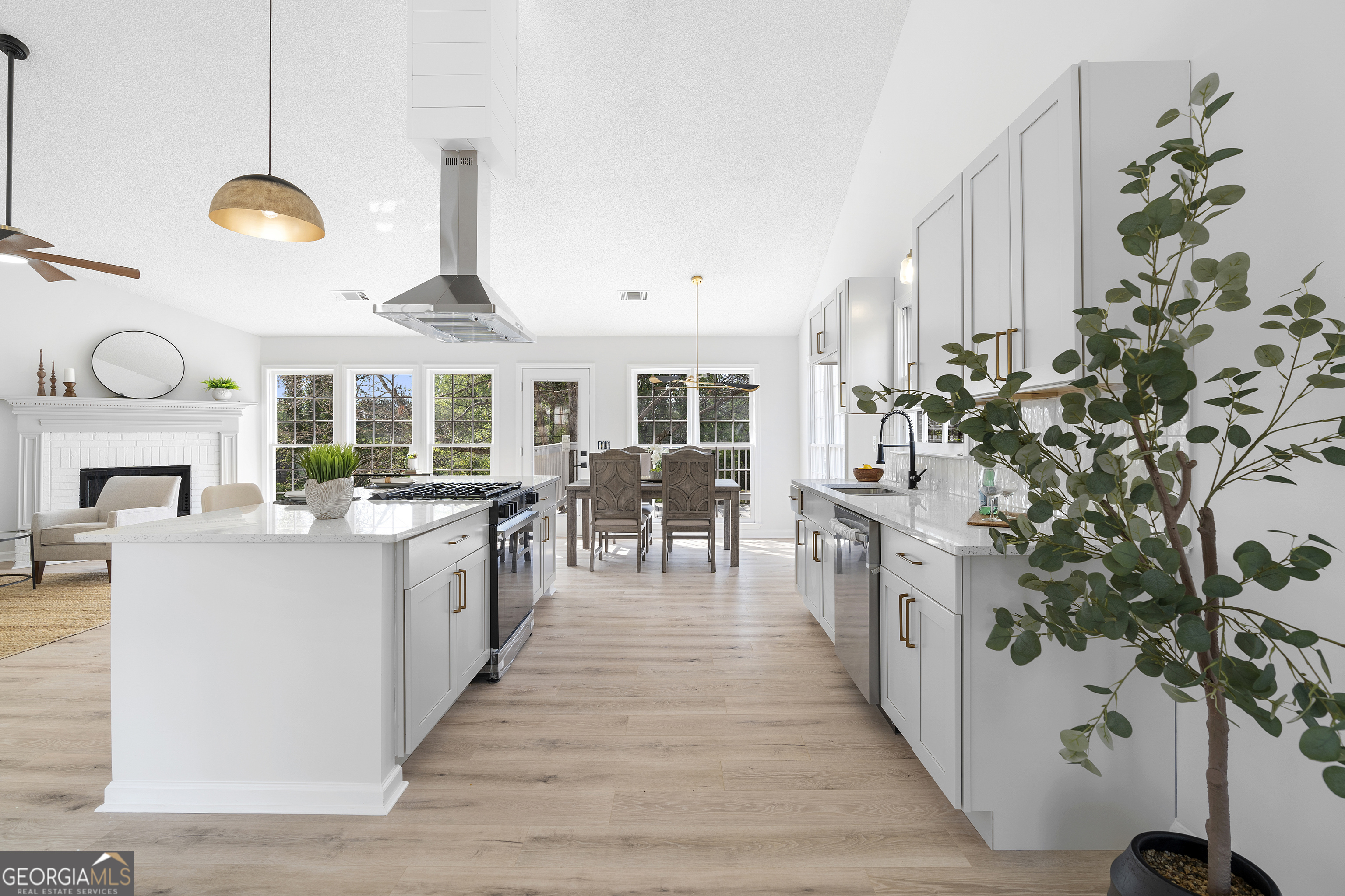 3407 Deerwood Court