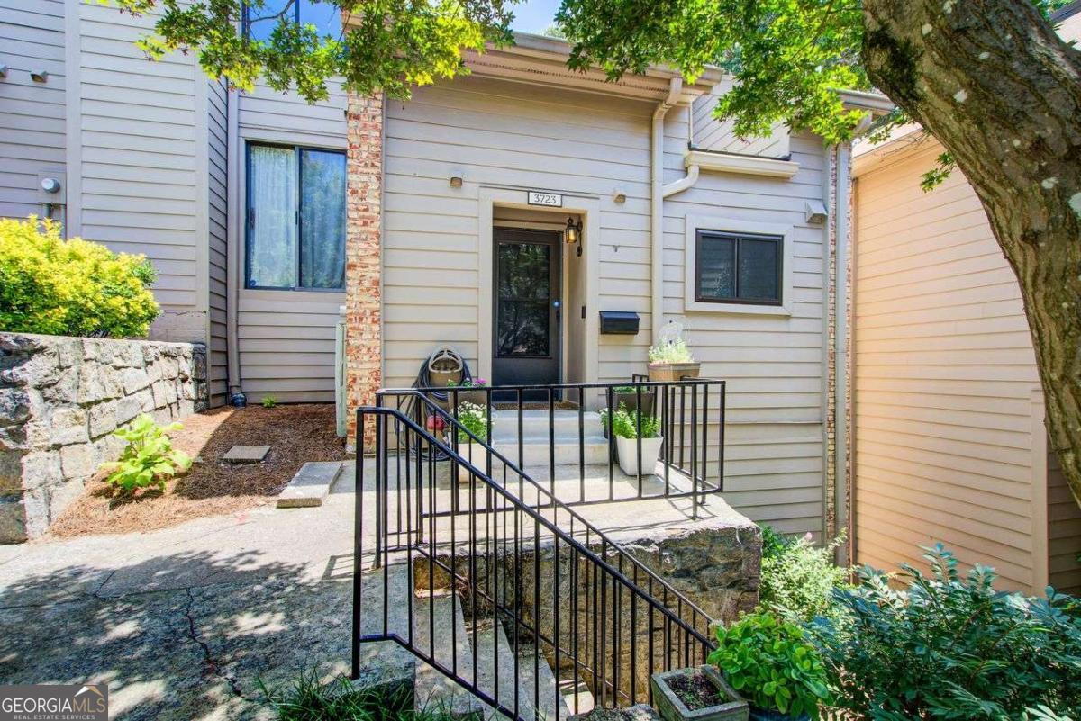 3723 Stonewall Circle SE