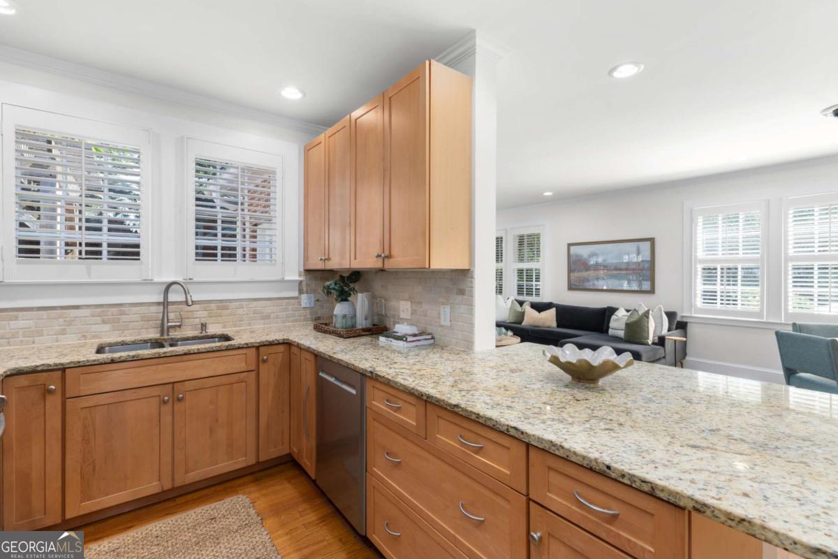 16 Clarendon Avenue