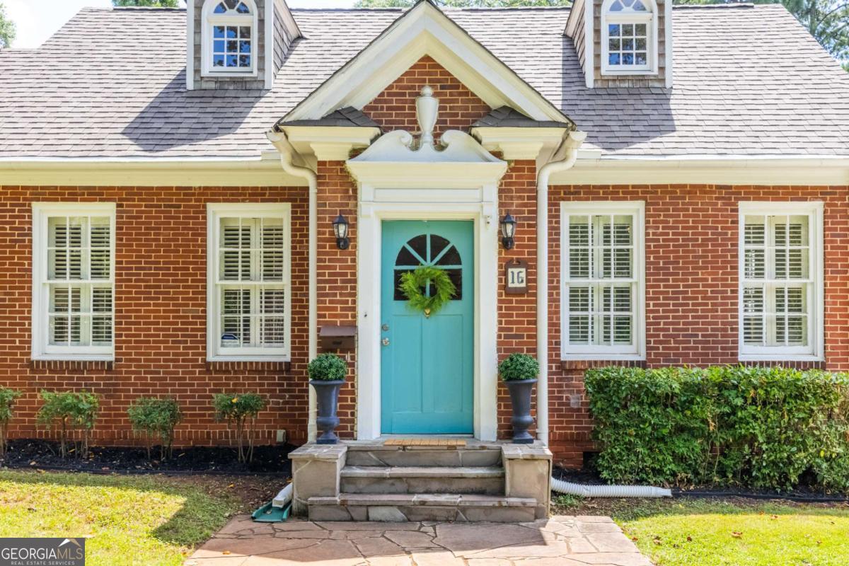 16 Clarendon Avenue