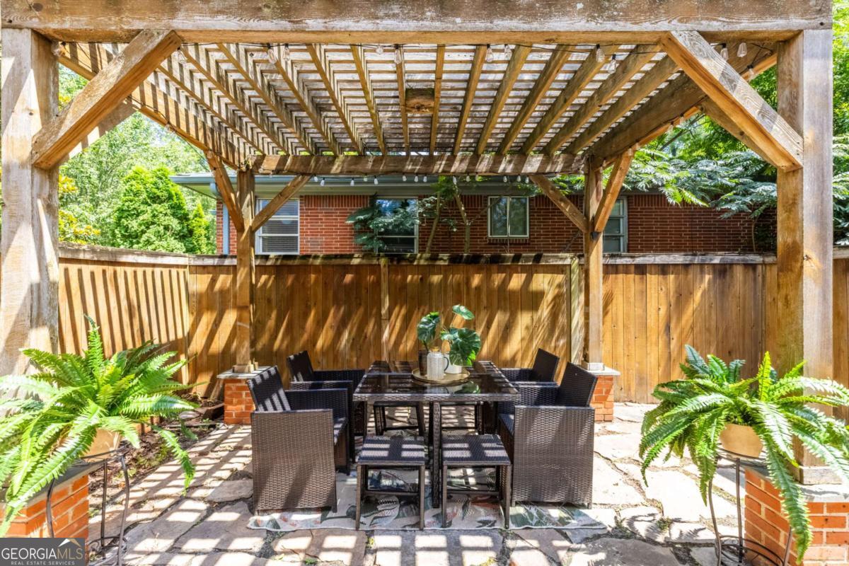 16 Clarendon Avenue