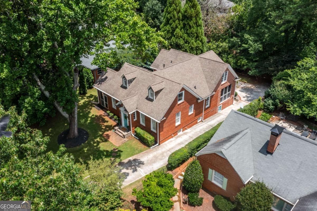 16 Clarendon Avenue