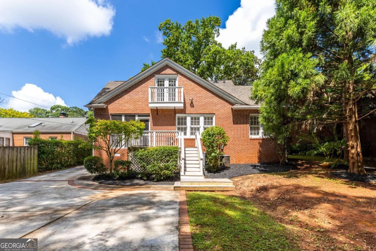 16 Clarendon Avenue