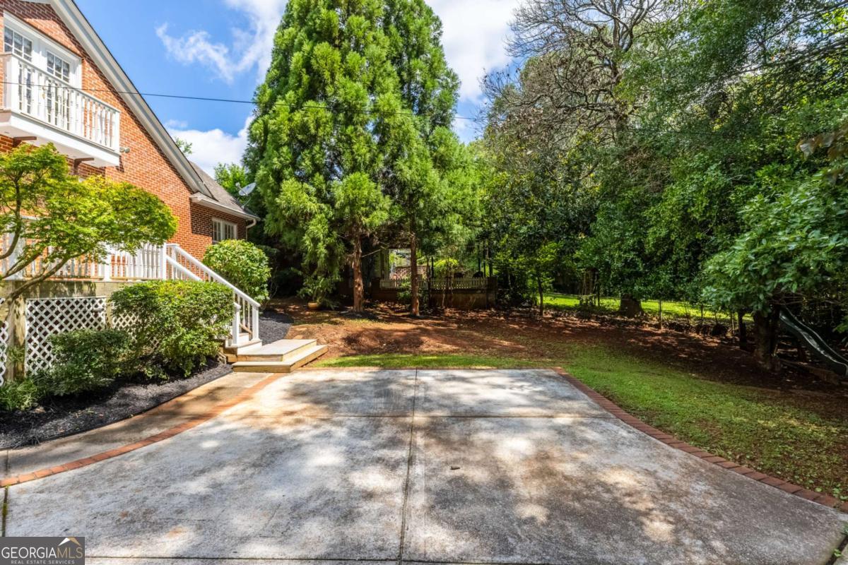 16 Clarendon Avenue