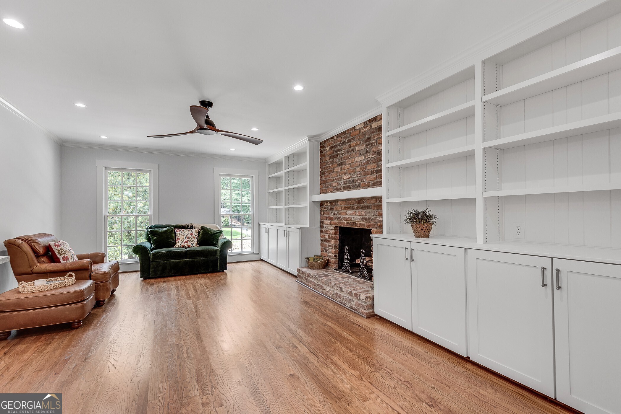 2592 River Oak Drive