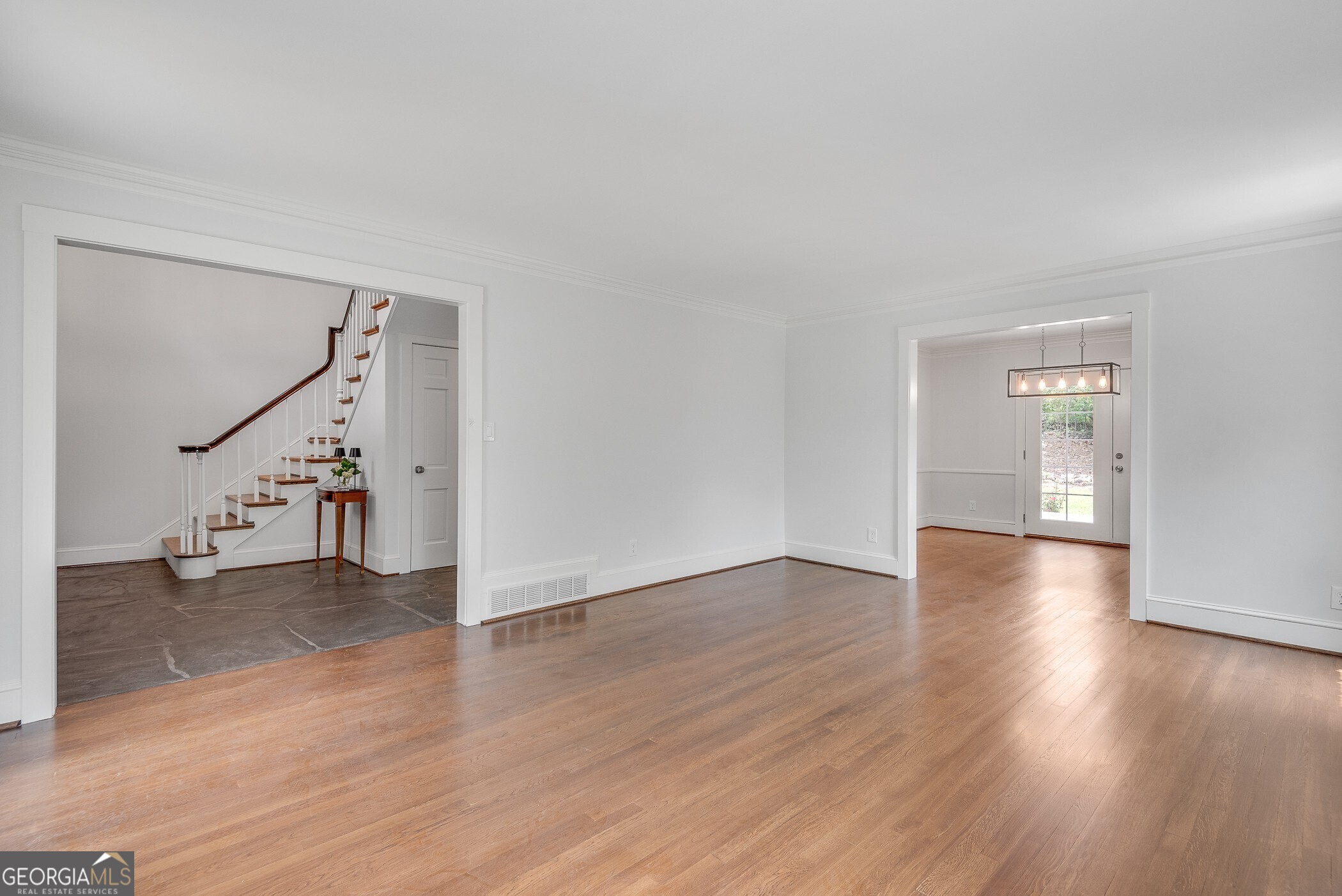 2592 River Oak Drive