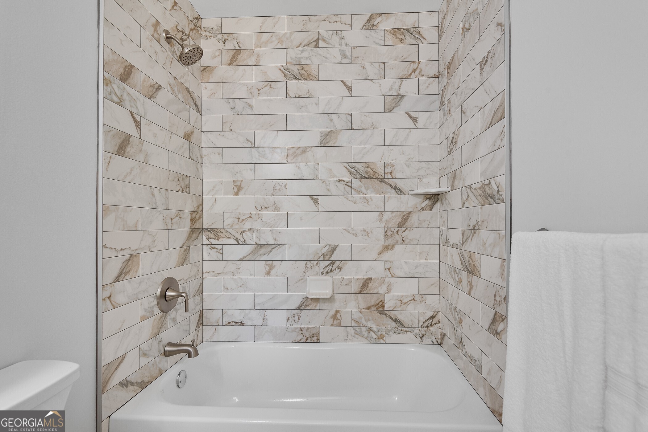 2592 River Oak Drive
