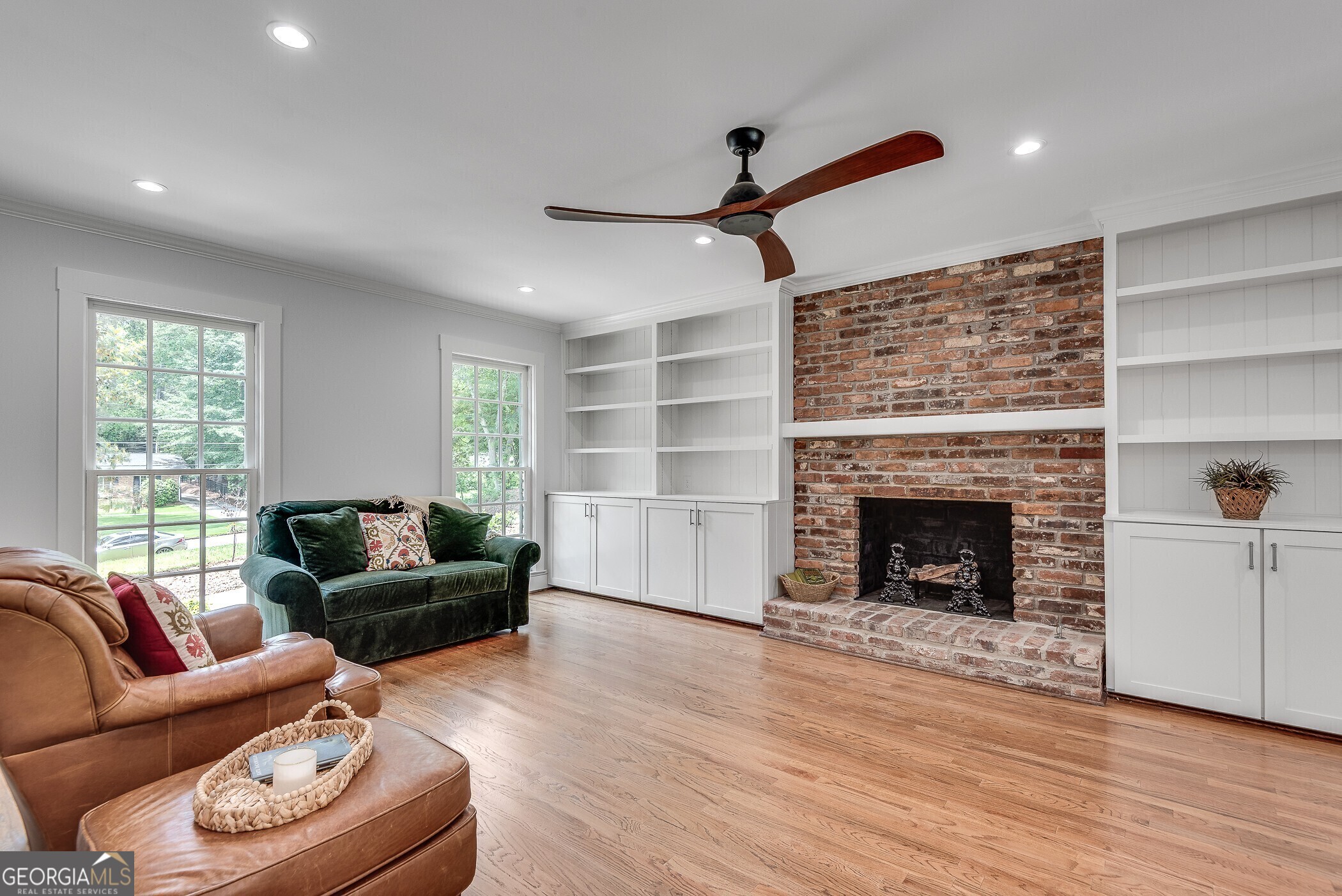 2592 River Oak Drive
