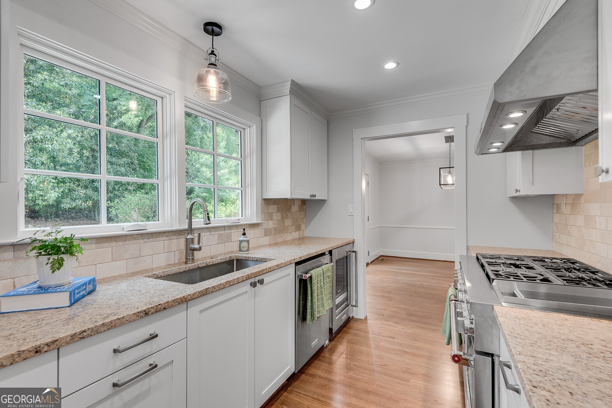 2592 River Oak Drive