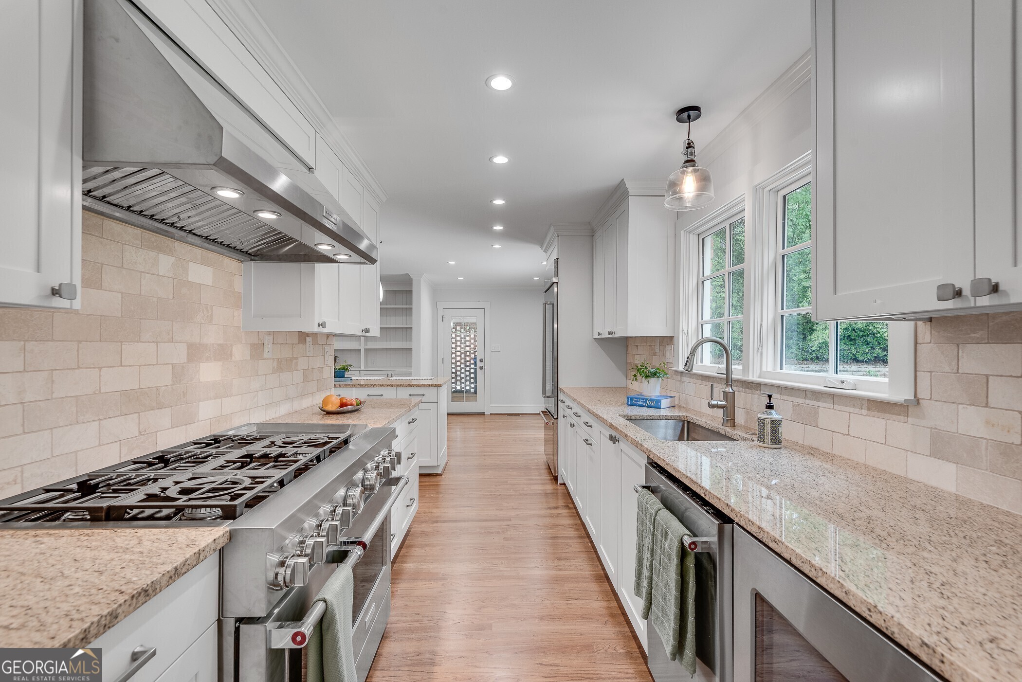 2592 River Oak Drive