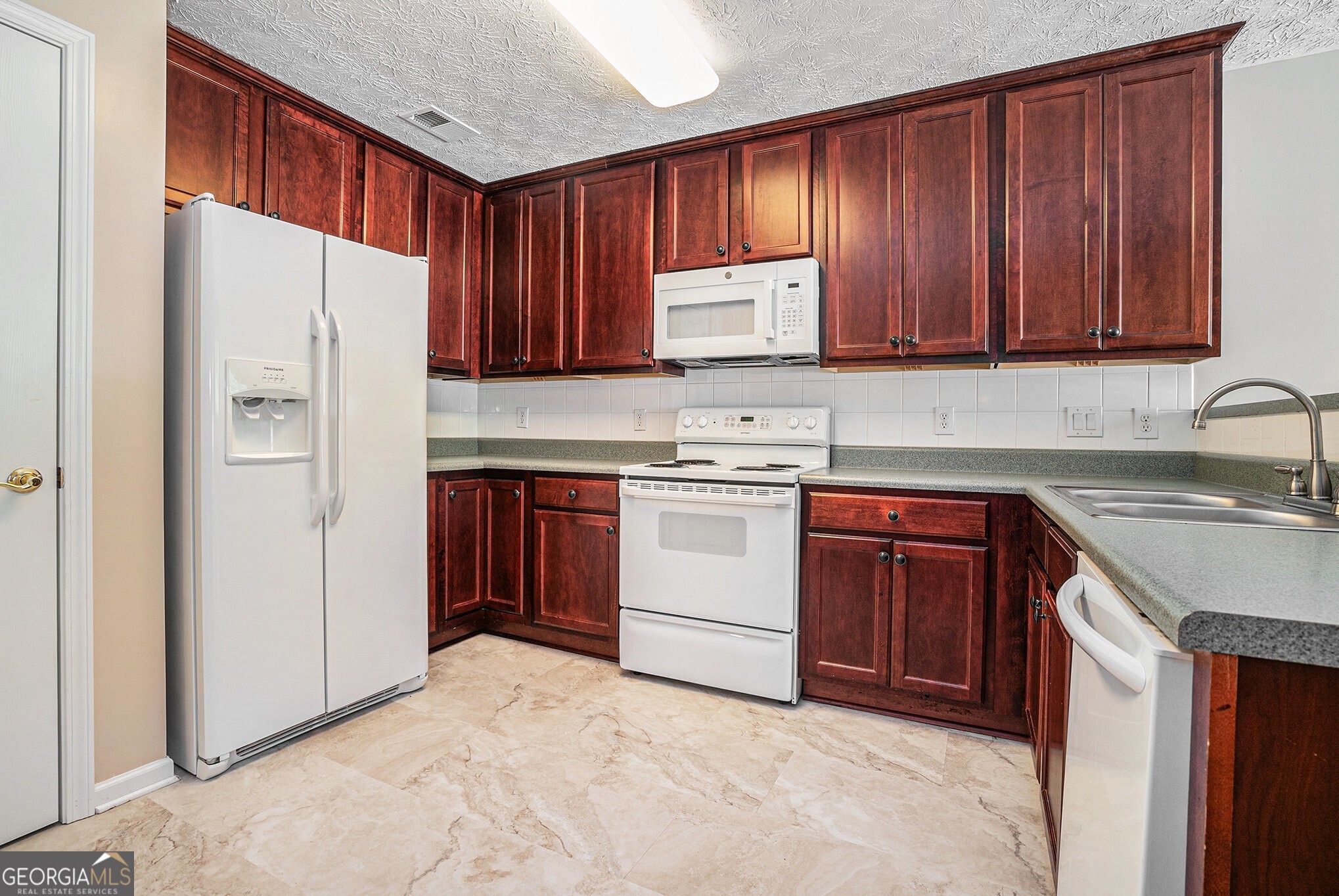 920 Village View Circle