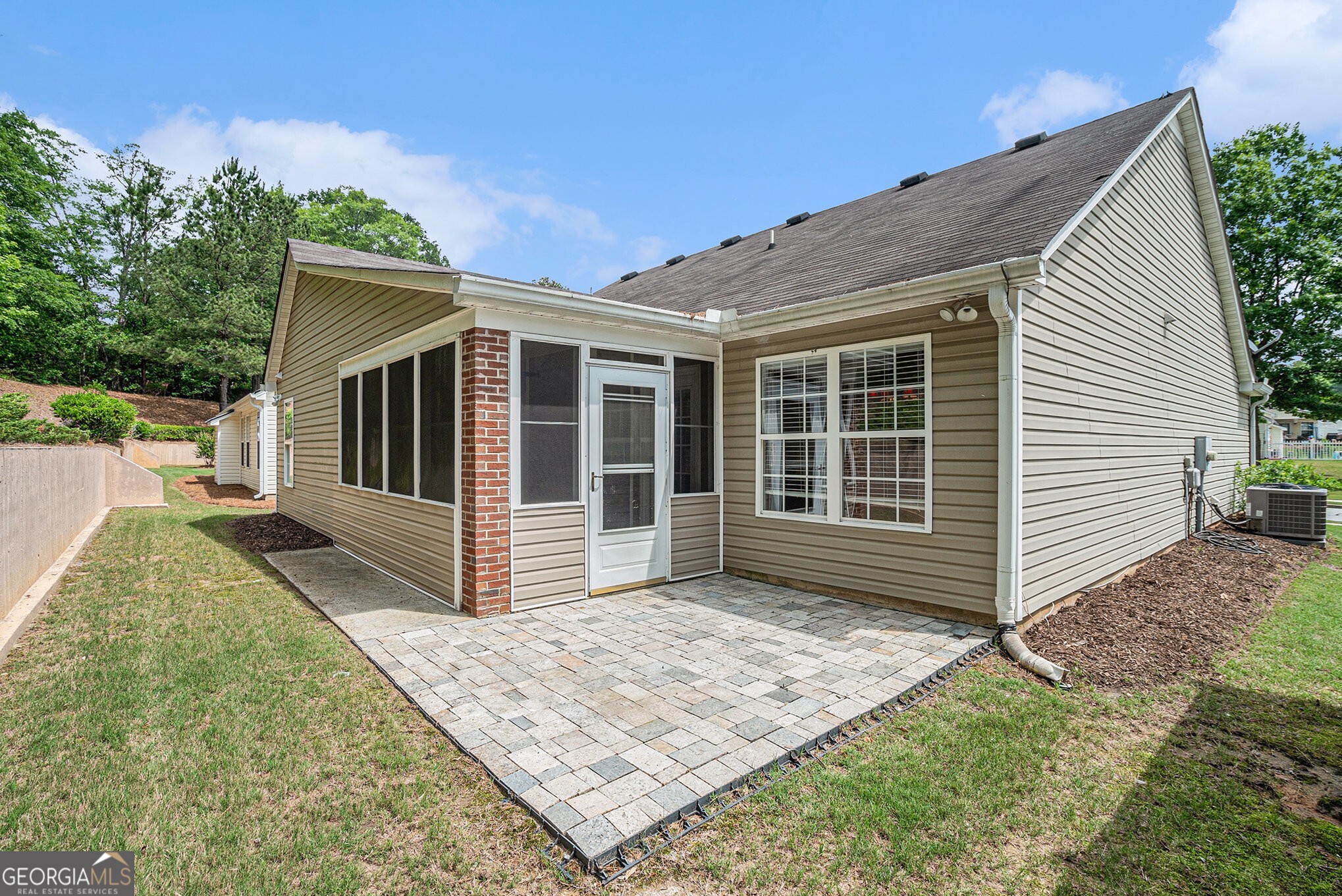 920 Village View Circle