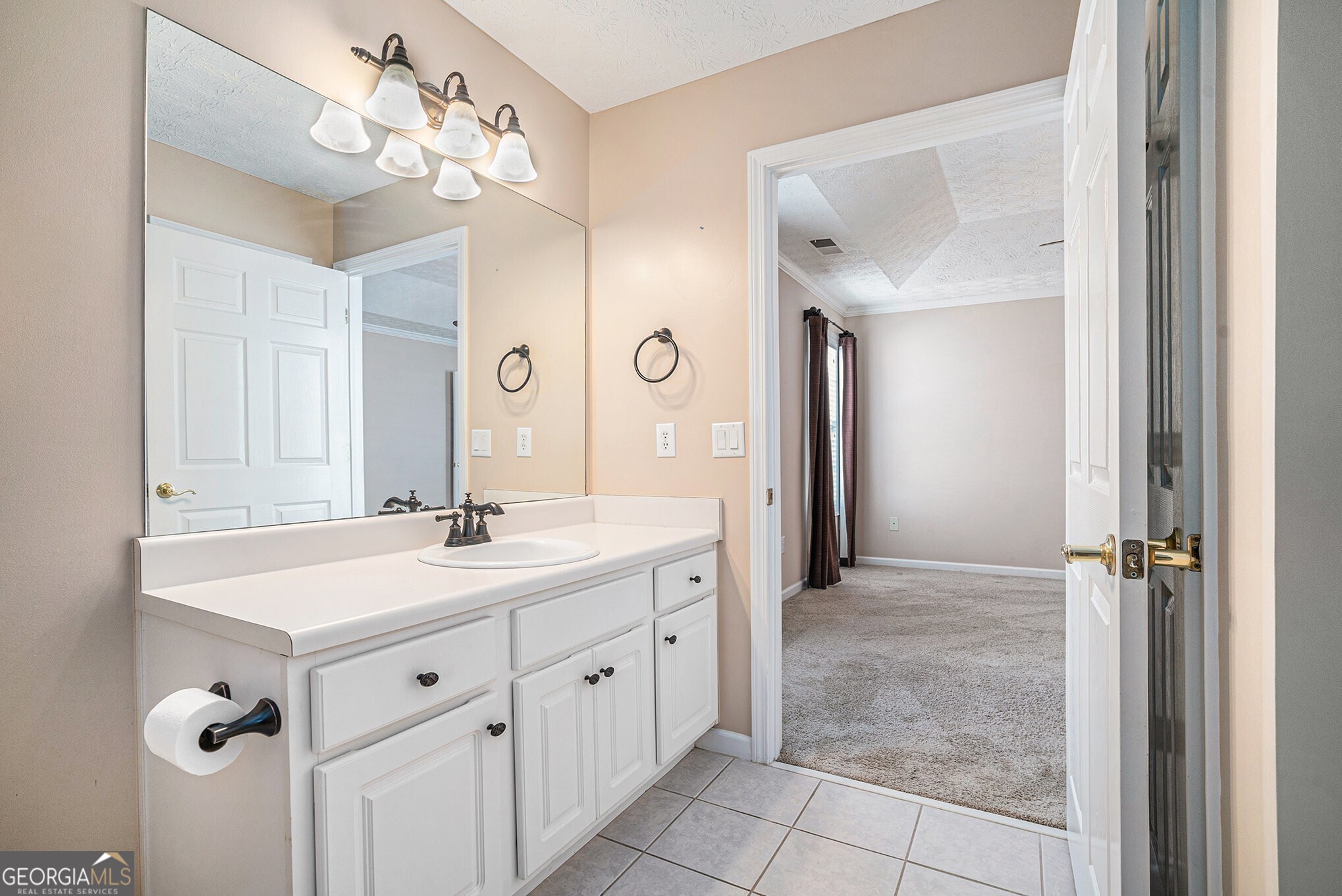 920 Village View Circle