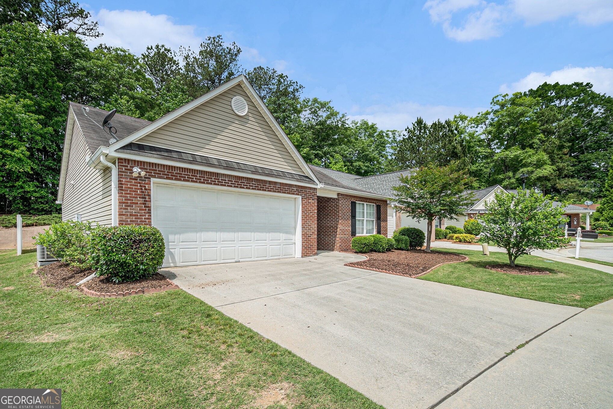 920 Village View Circle