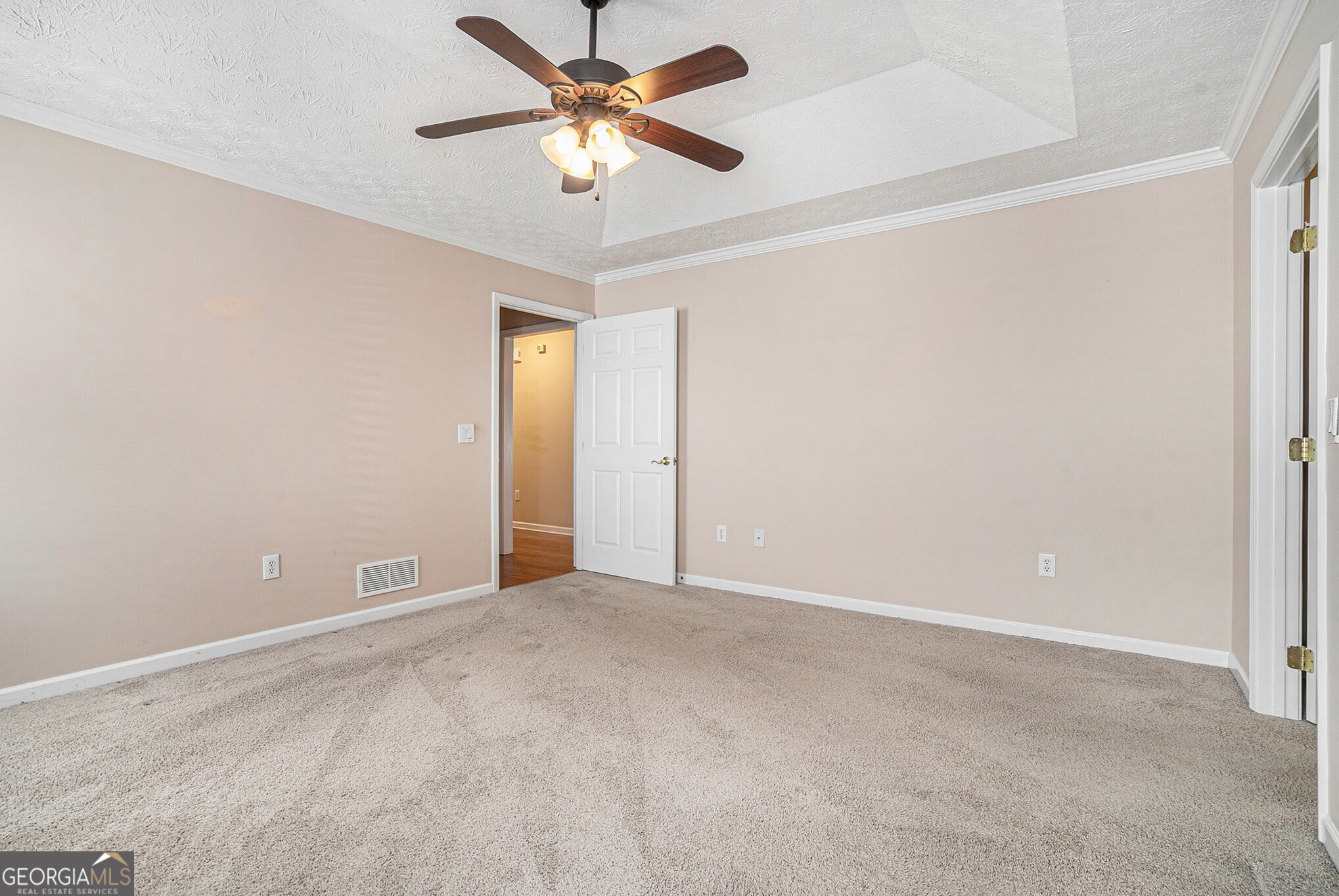 920 Village View Circle
