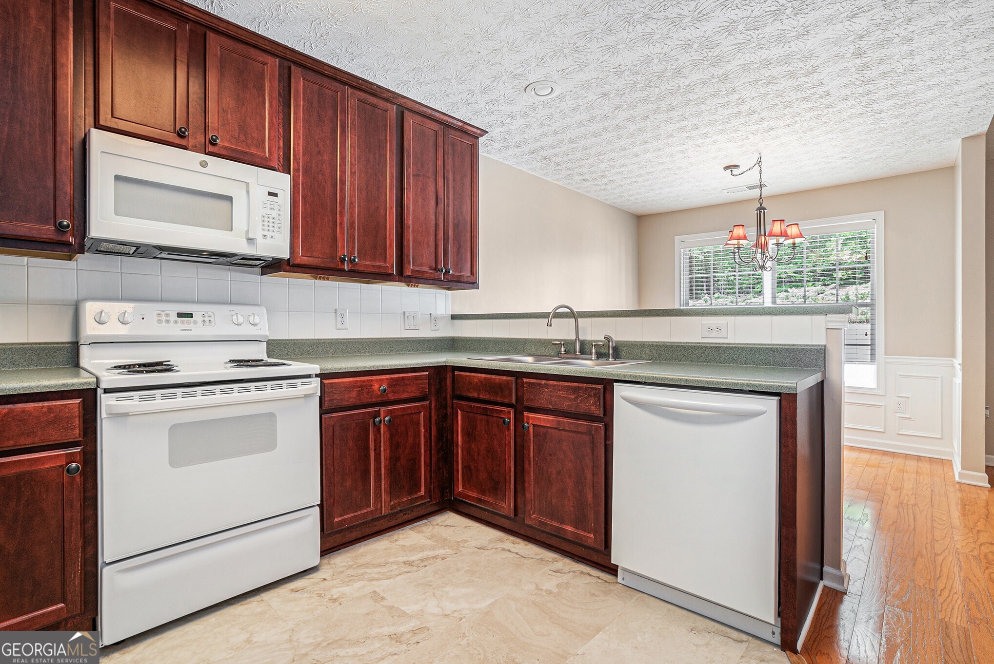 920 Village View Circle