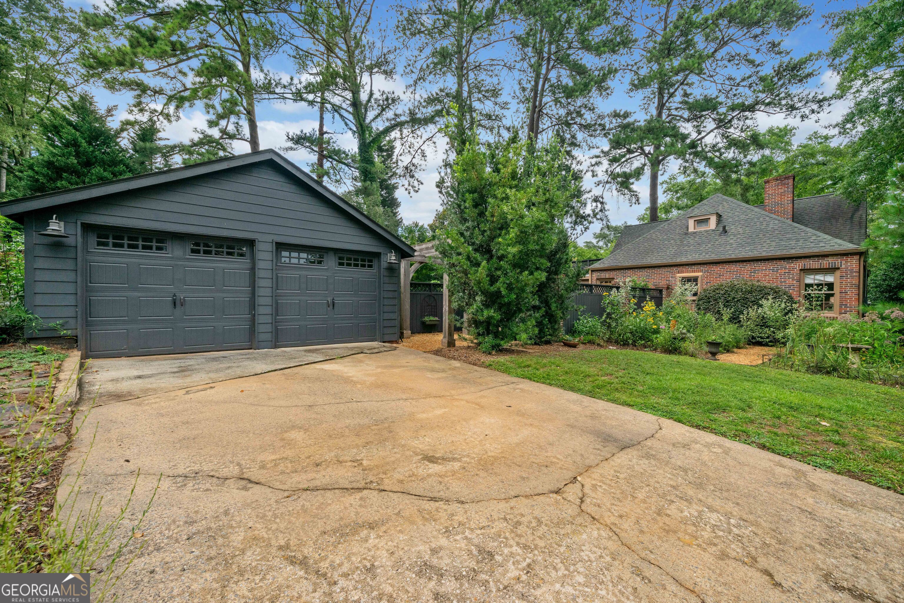 41 Clarendon Avenue