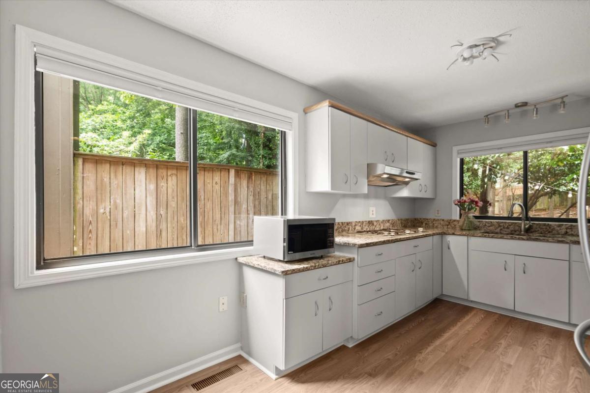 225 Lakeview Ridge W