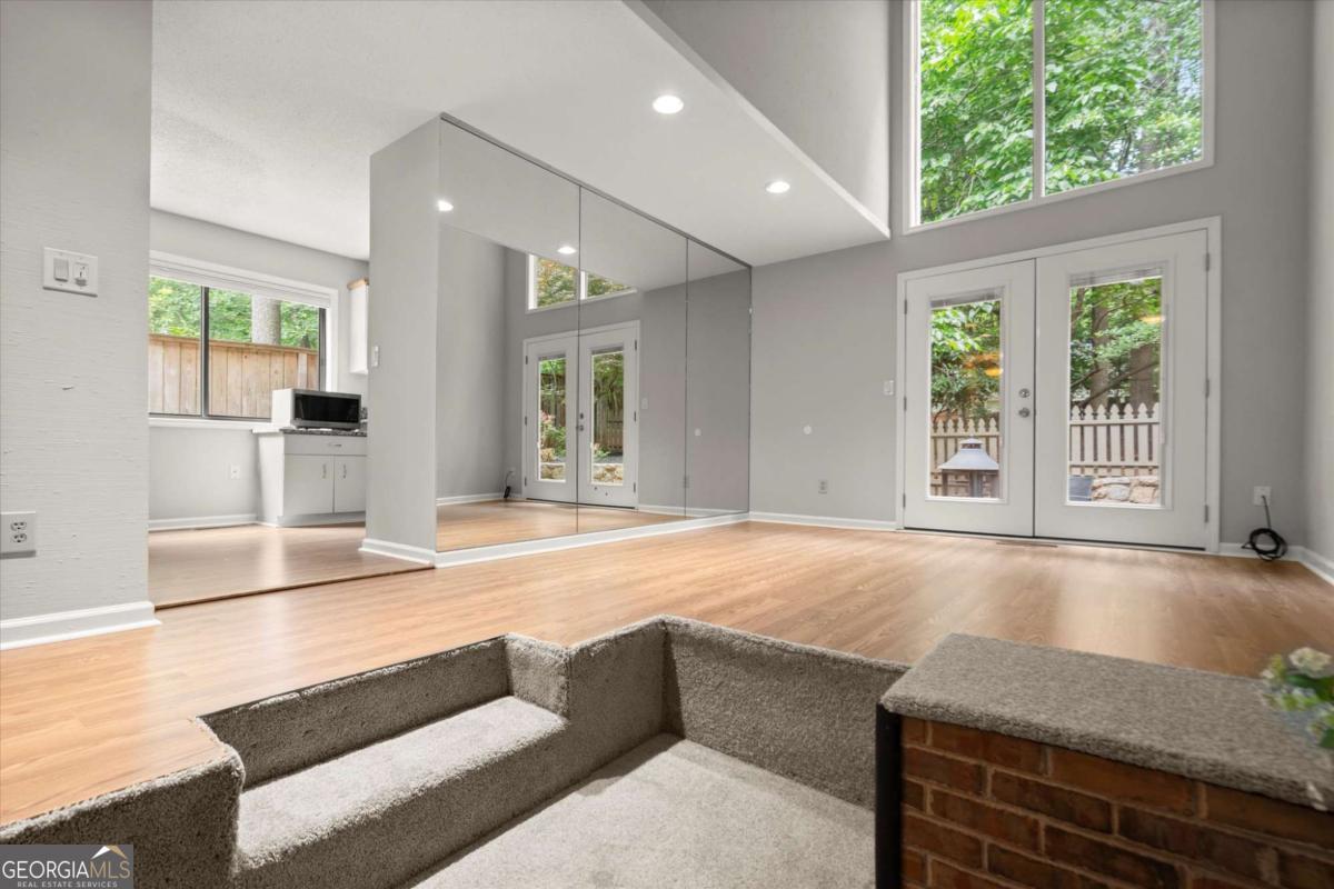 225 Lakeview Ridge W