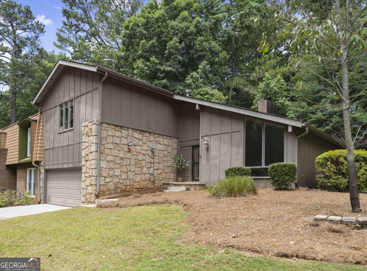 225 Lakeview Ridge W