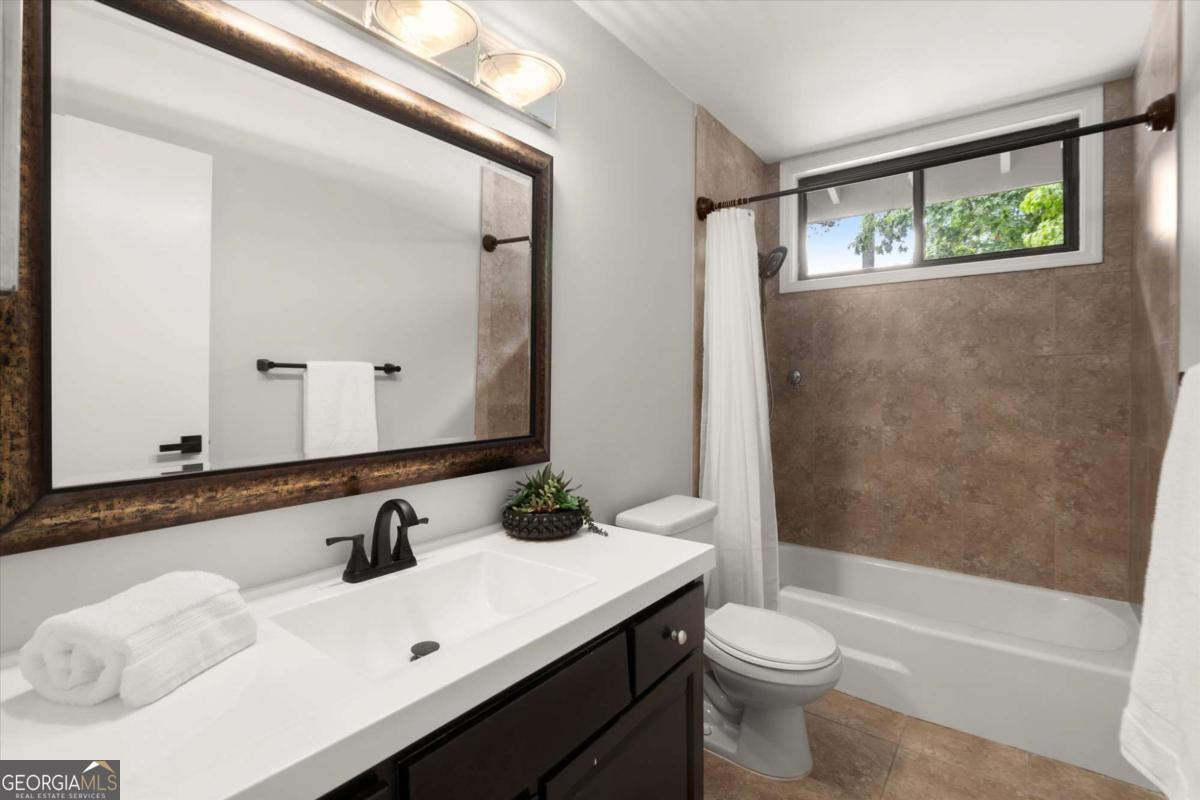 225 Lakeview Ridge W