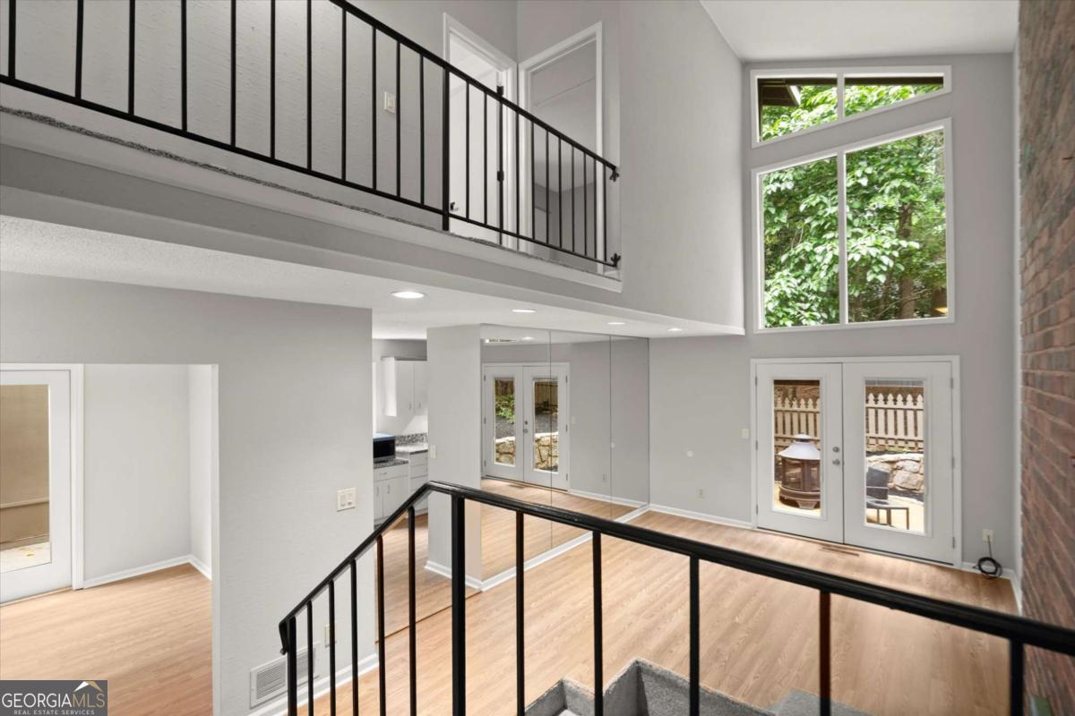 225 Lakeview Ridge W