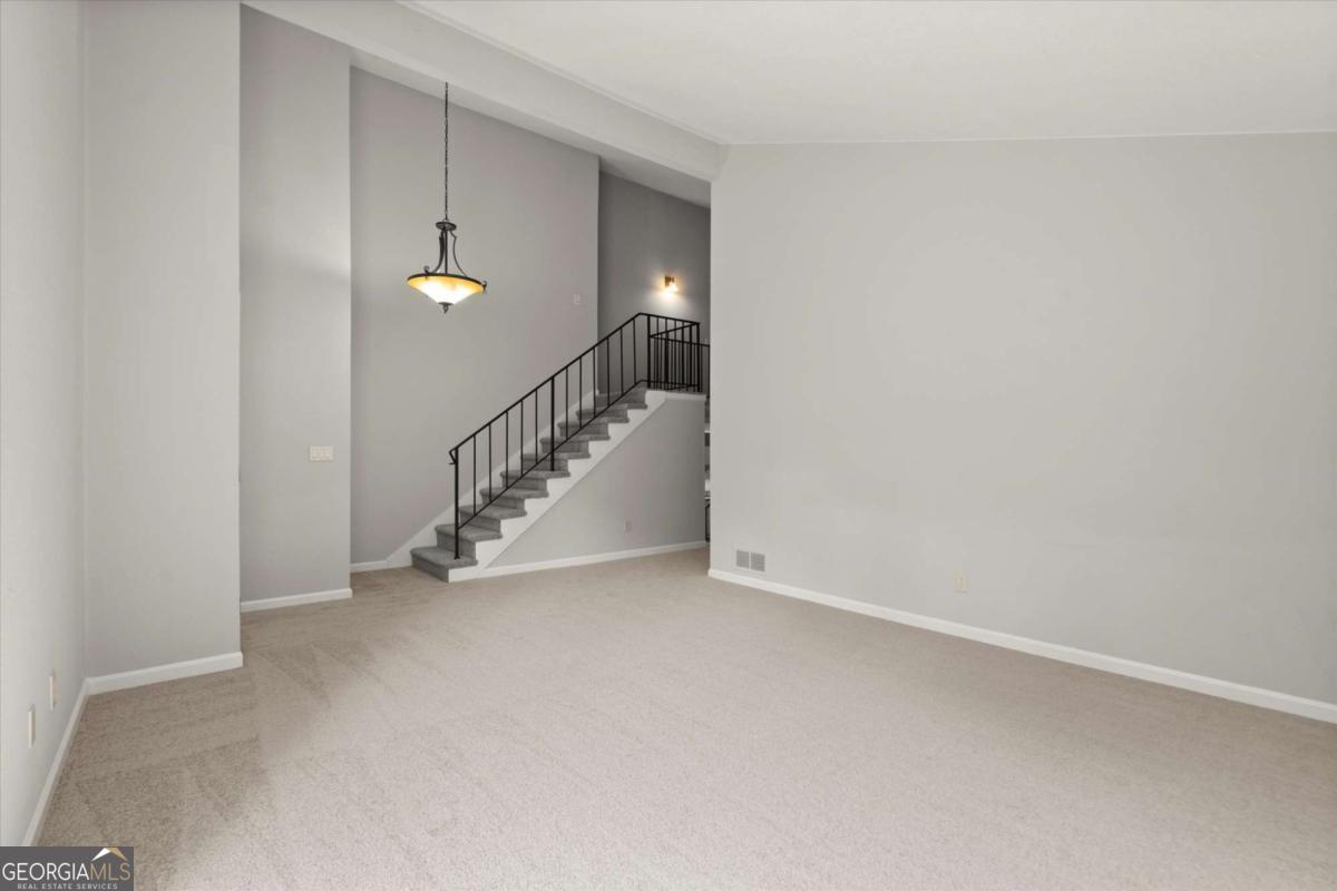 225 Lakeview Ridge W