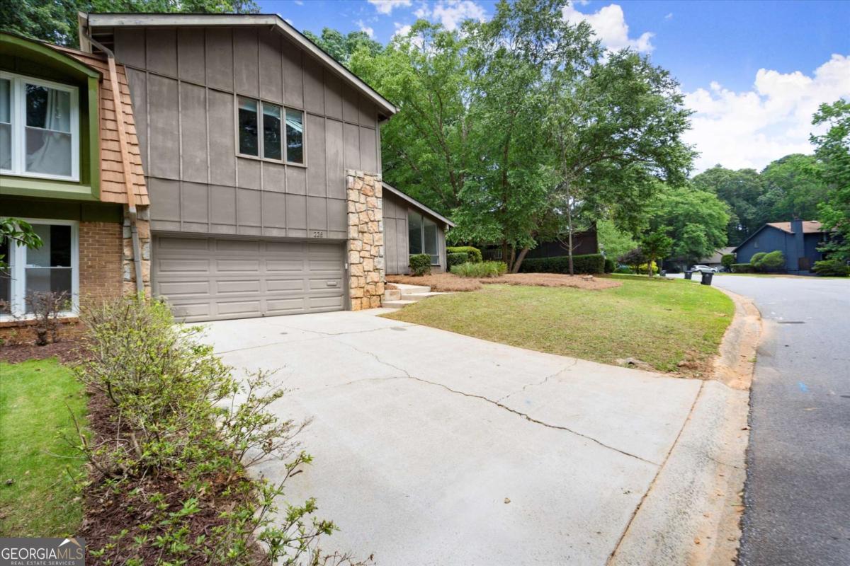 225 Lakeview Ridge W