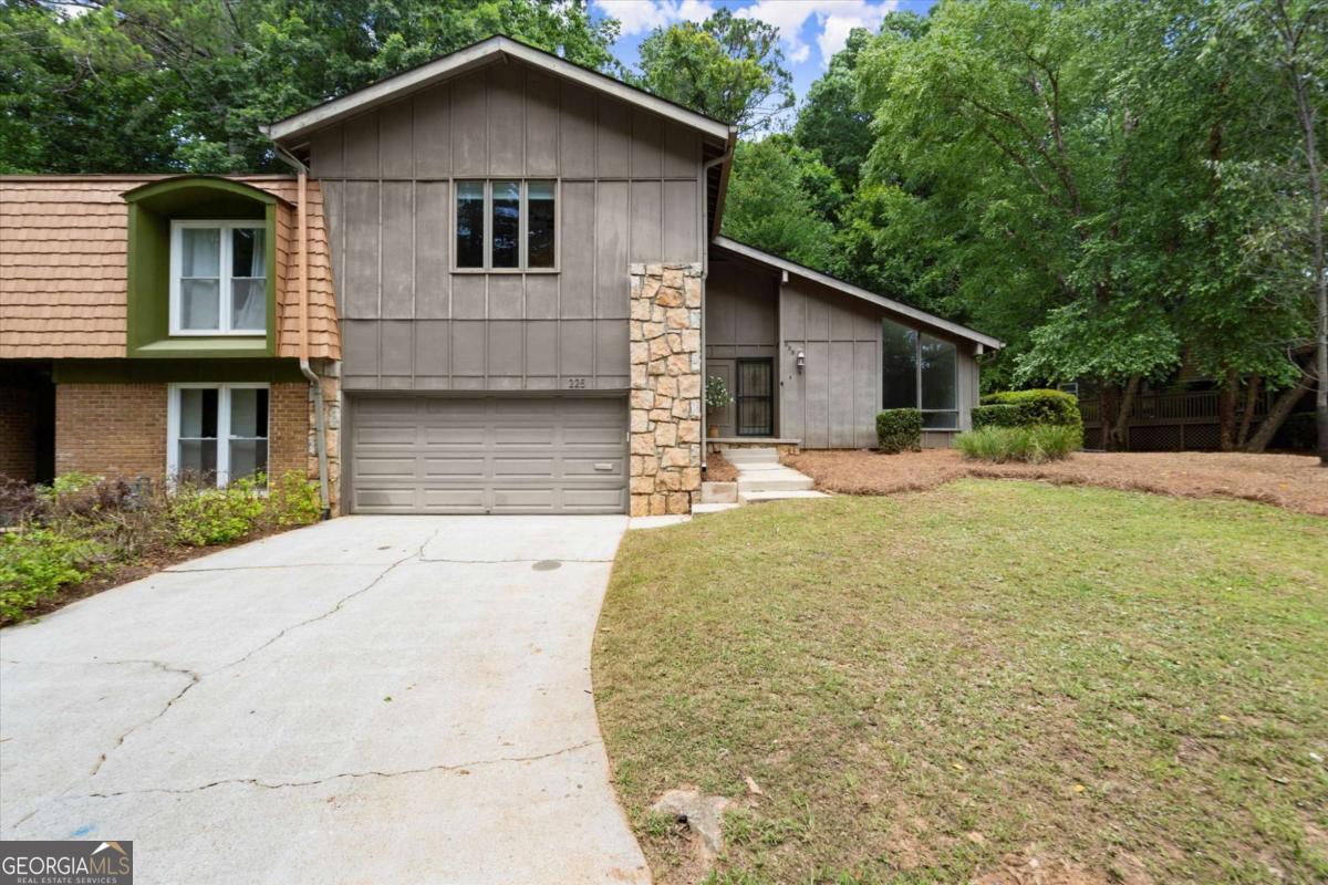 225 Lakeview Ridge W