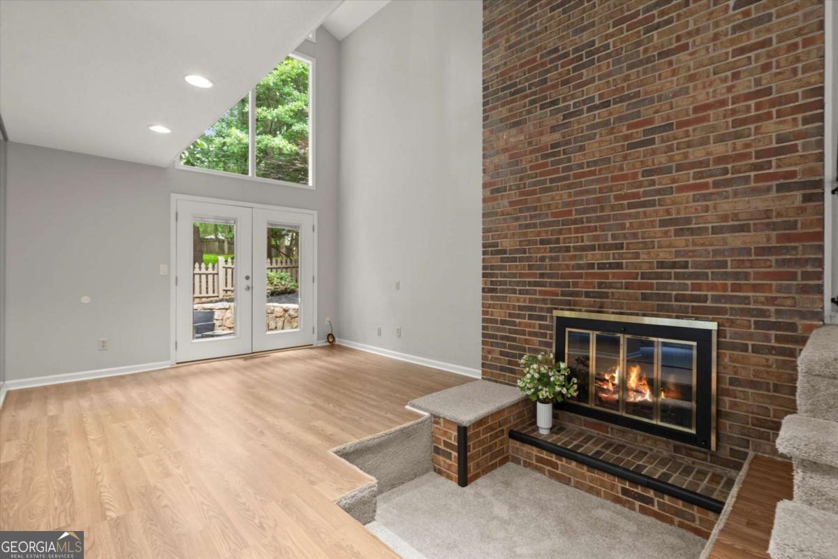 225 Lakeview Ridge W