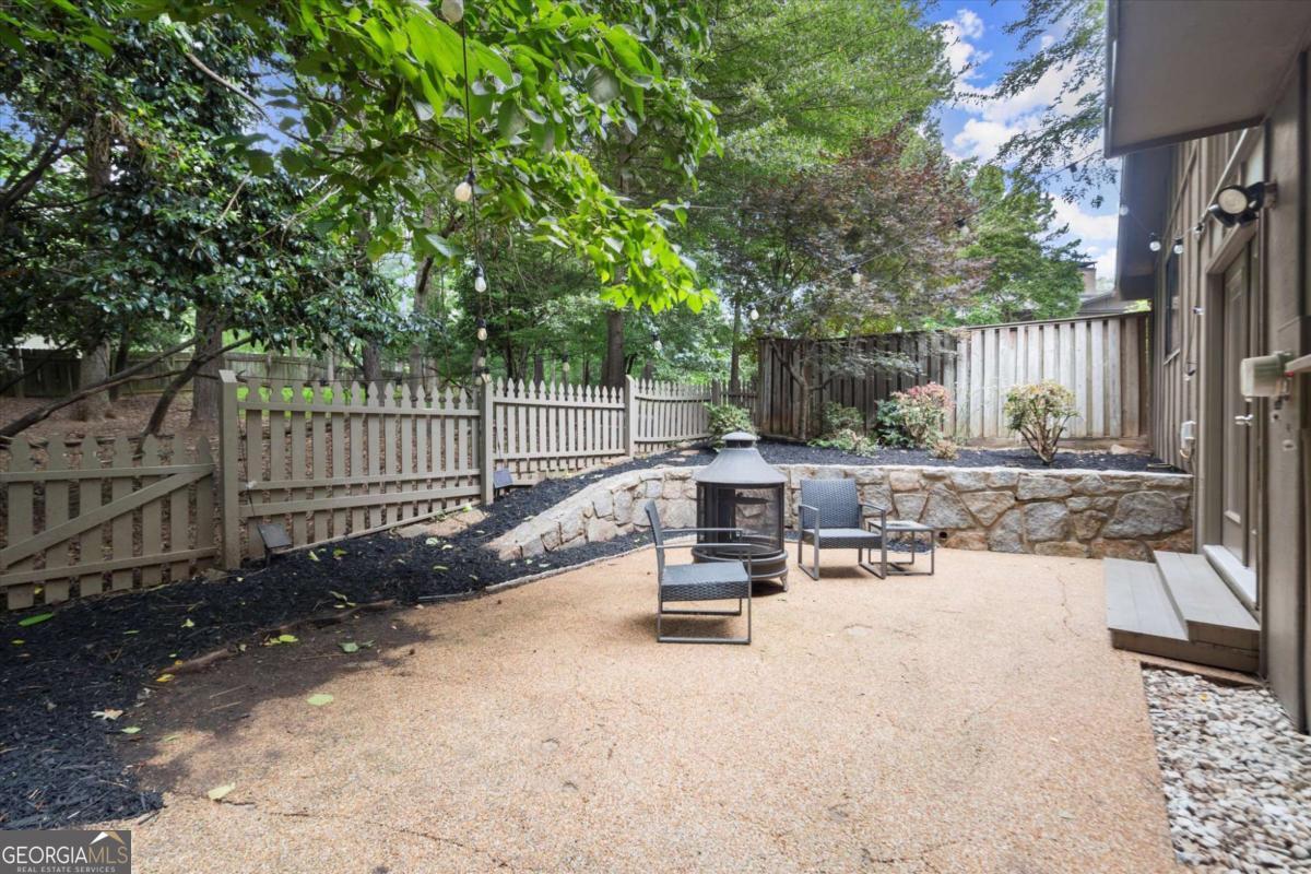 225 Lakeview Ridge W