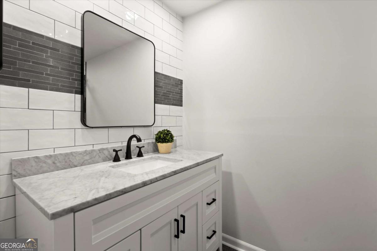 225 Lakeview Ridge W